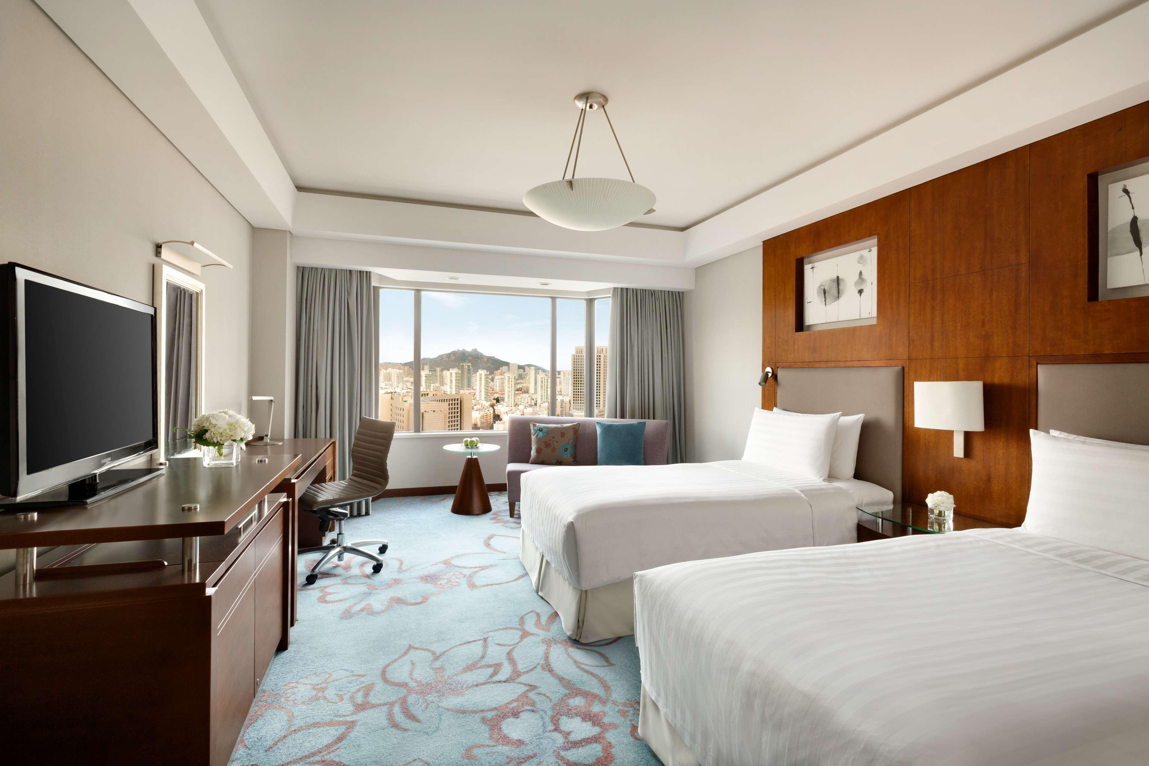 Shangri-La Qingdao - May Fourth Square Экстерьер фото