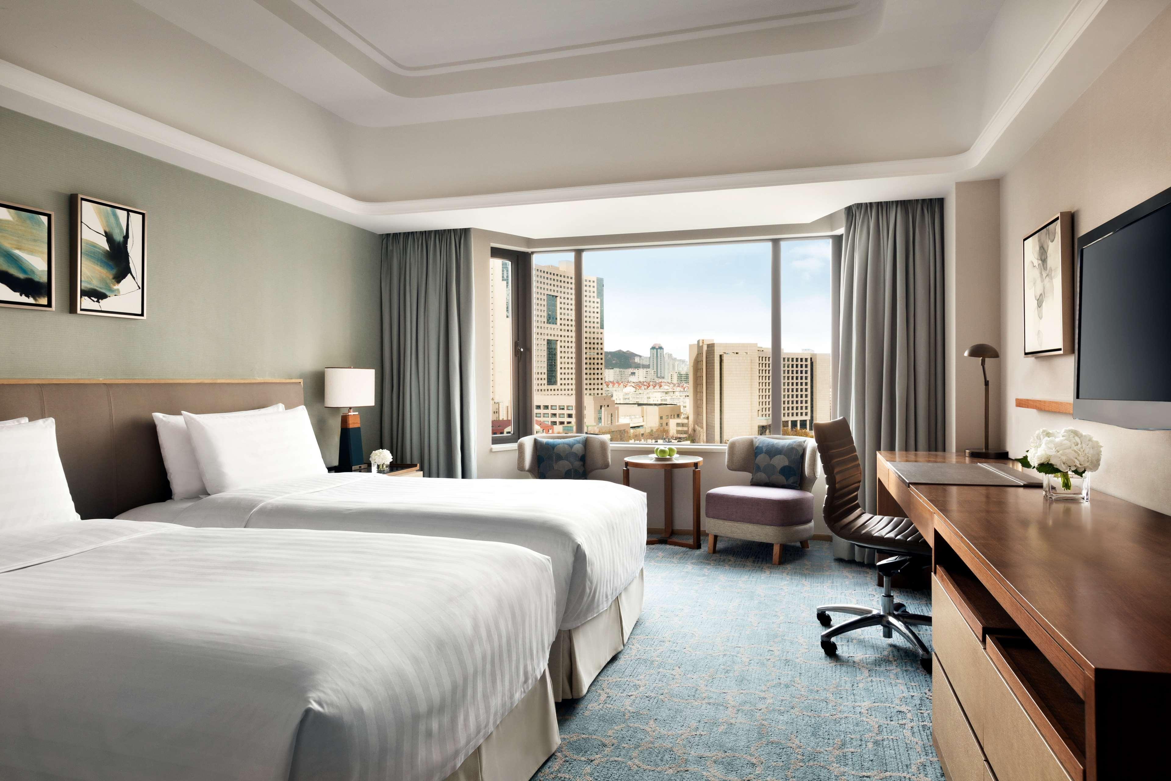 Shangri-La Qingdao - May Fourth Square Экстерьер фото