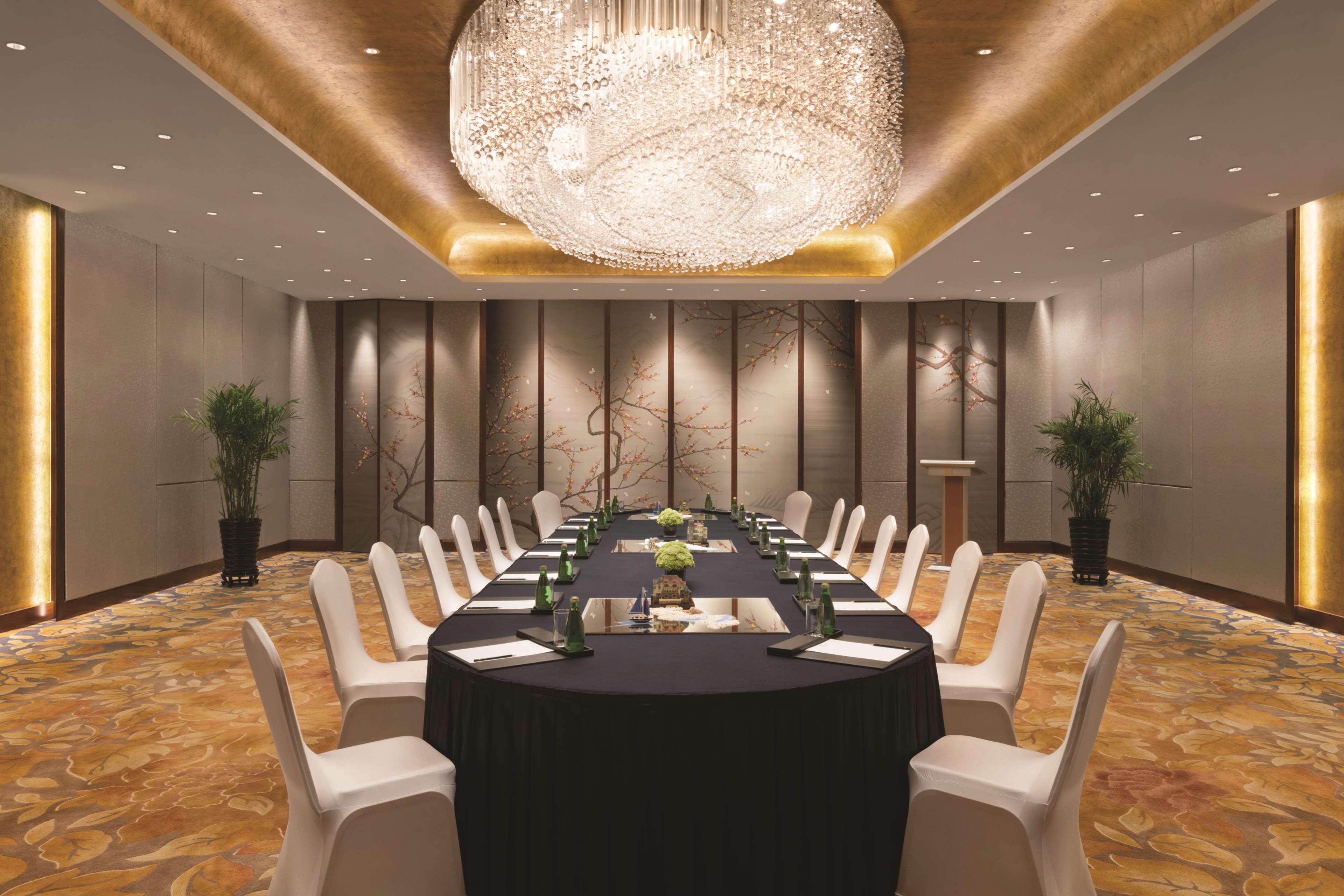 Shangri-La Qingdao - May Fourth Square Экстерьер фото