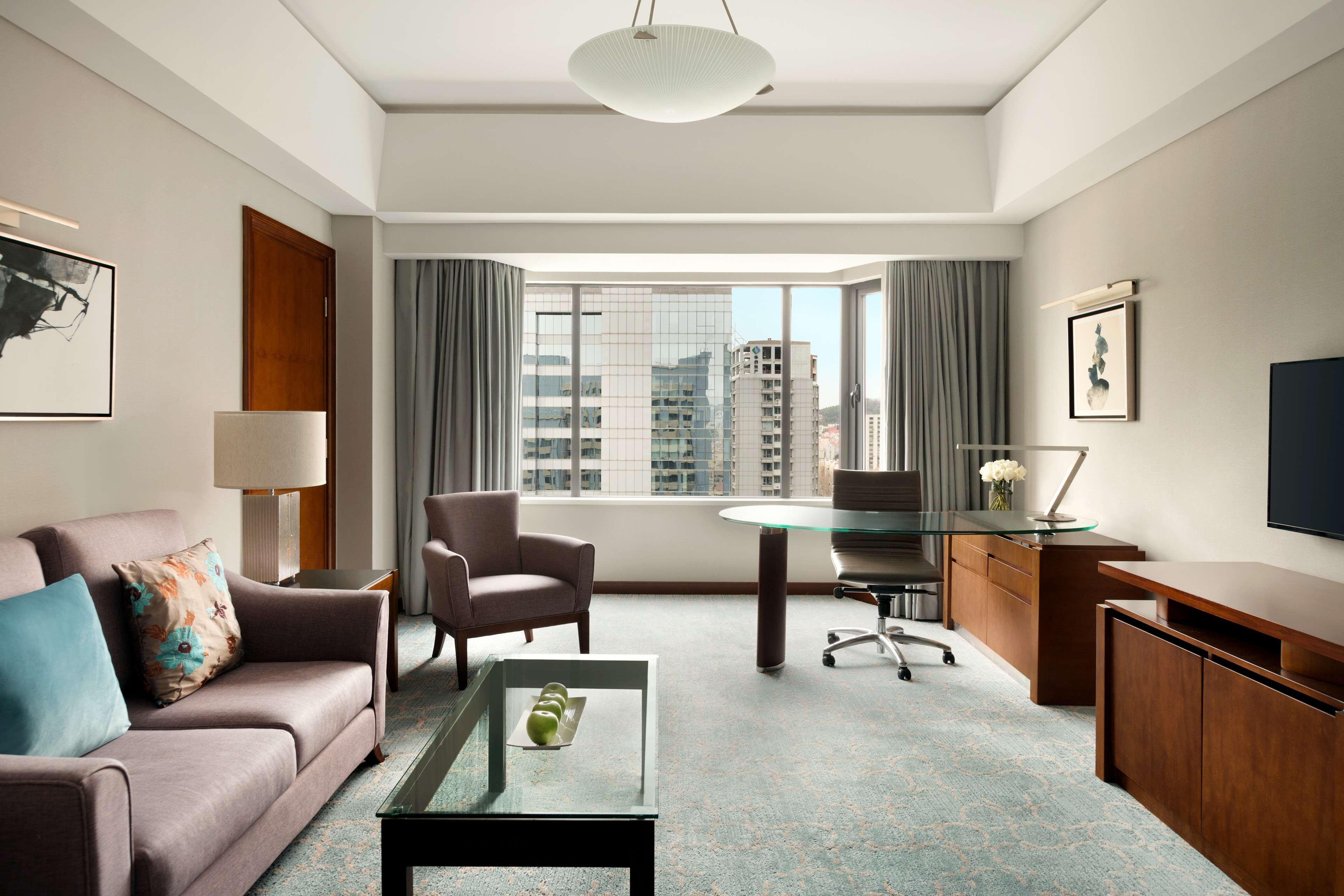 Shangri-La Qingdao - May Fourth Square Экстерьер фото