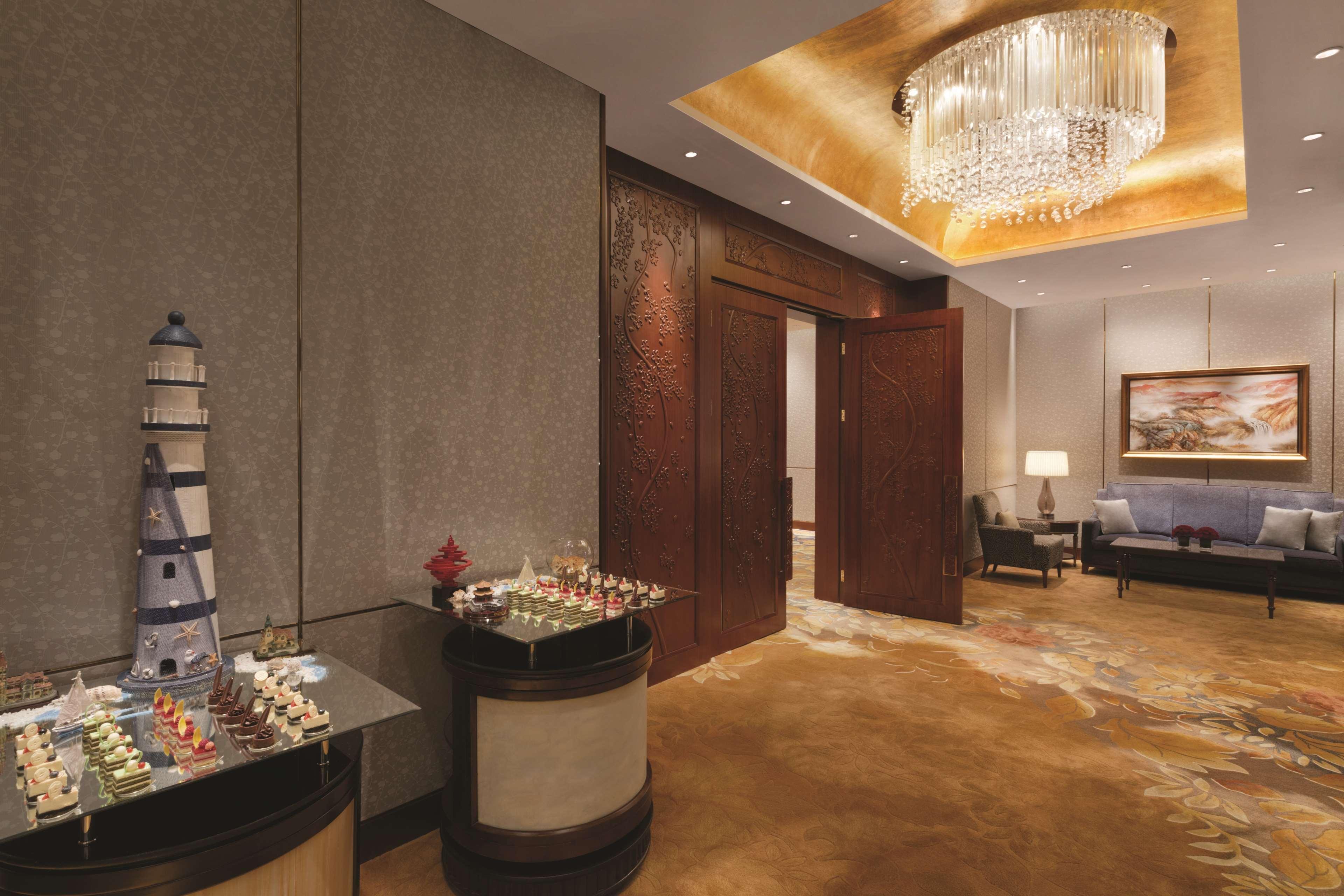 Shangri-La Qingdao - May Fourth Square Экстерьер фото