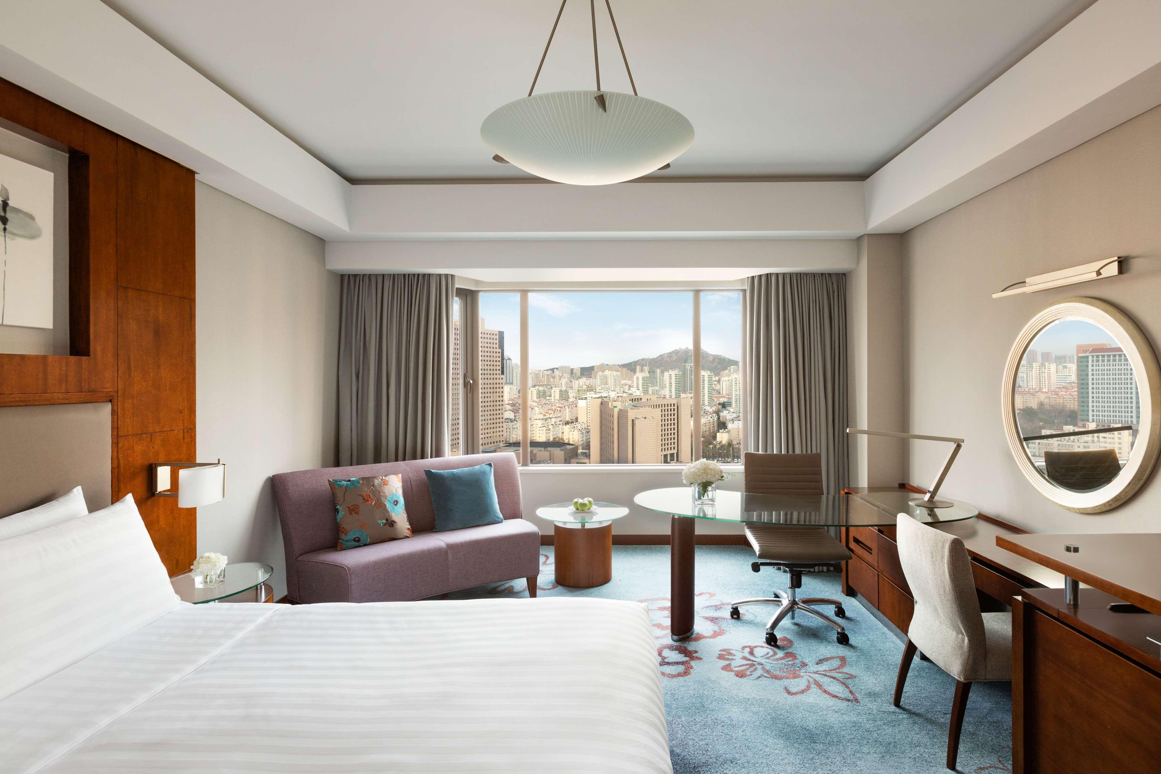 Shangri-La Qingdao - May Fourth Square Экстерьер фото